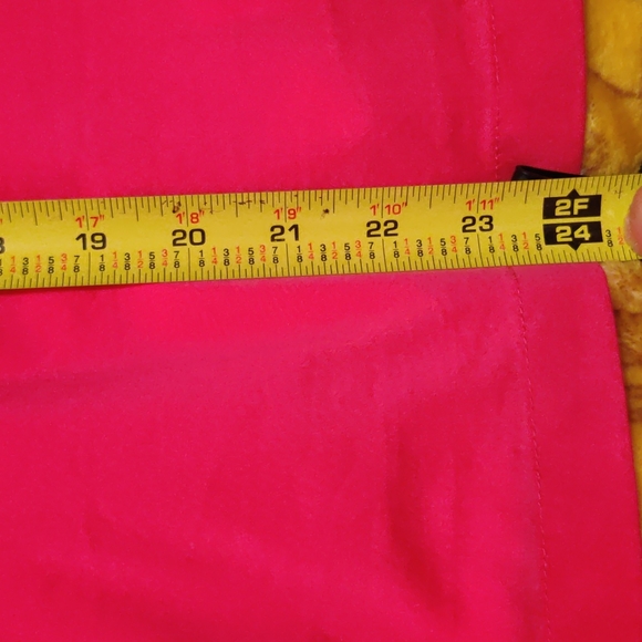 Laundry by Shelli Segal 💕 magenta ruffle accent blouse - Picture 11 of 11